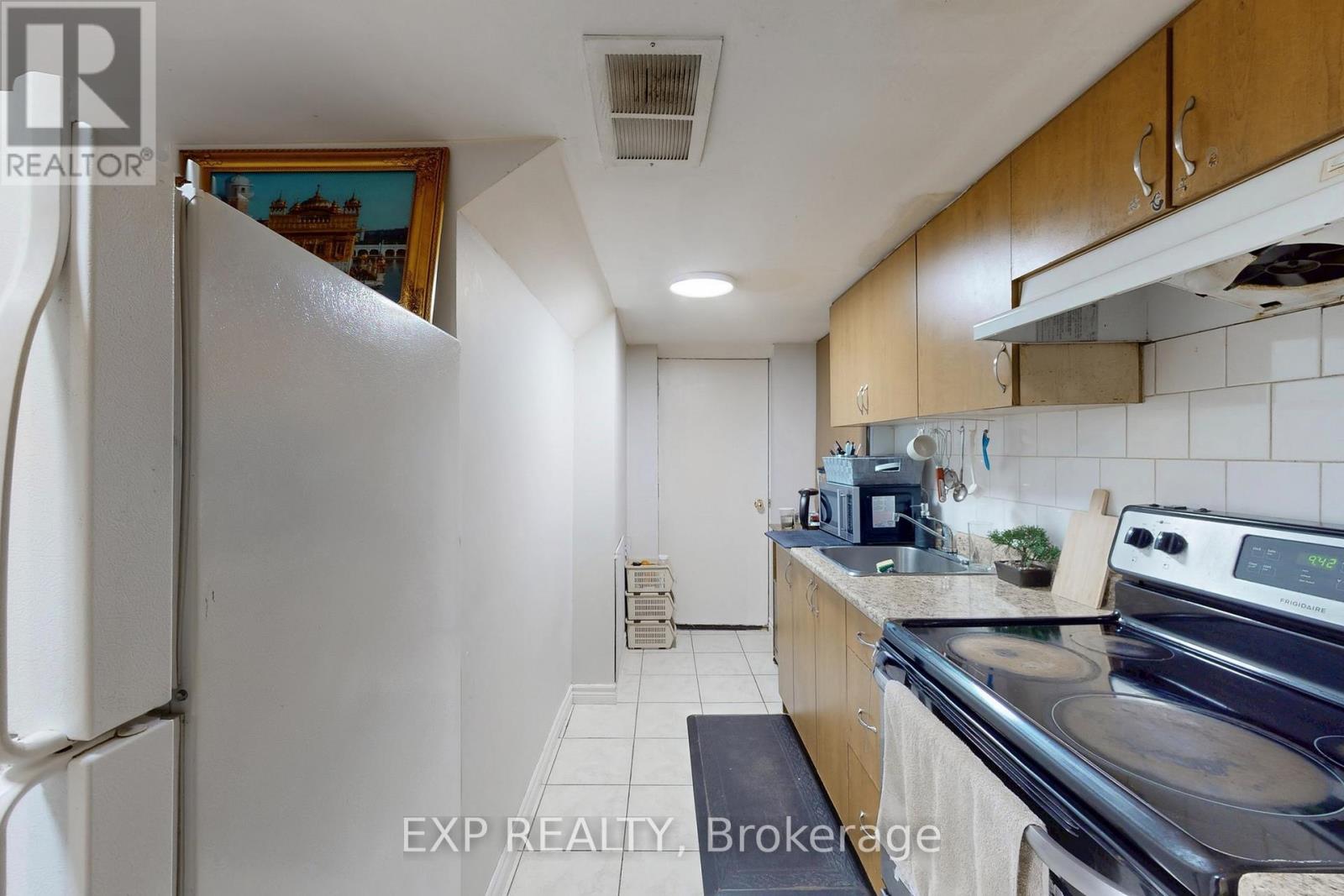 306 Morningmist Street S, Brampton, Ontario  L6R 2B9 - Photo 37 - W12525352