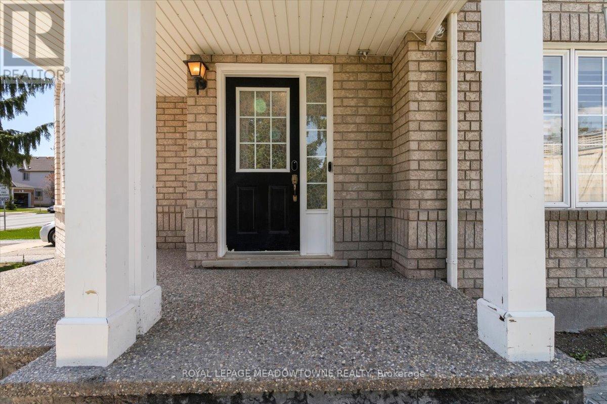 1677 Clark Boulevard, Milton, Ontario  L9T 5Z6 - Photo 2 - W12525372