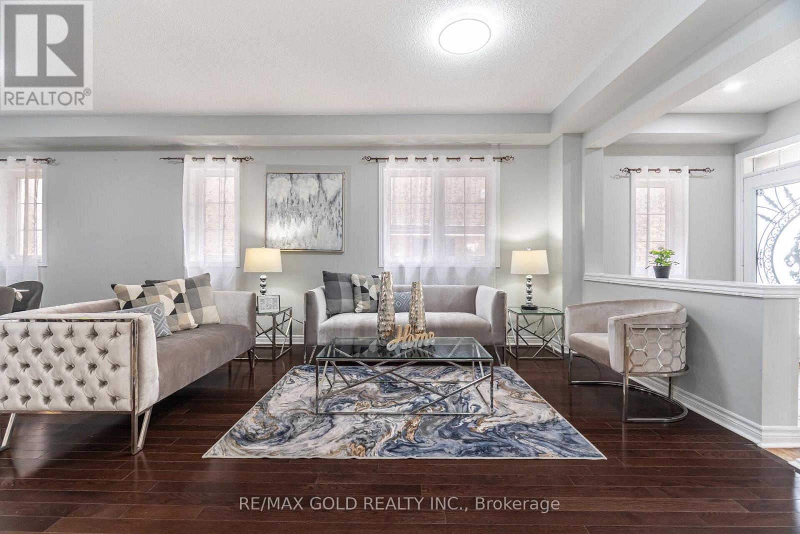 15 Oakhaven Road, Brampton, Ontario  L6P 2Y3 - Photo 2 - W12525492