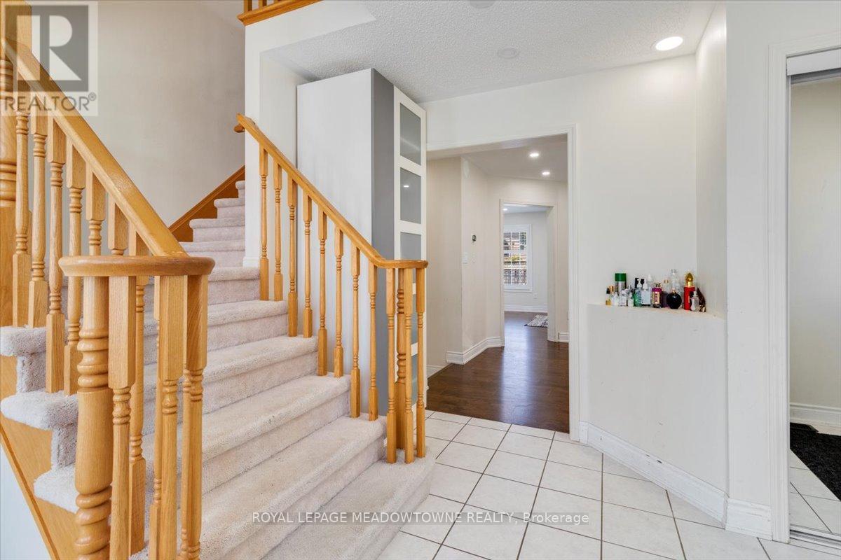 1677 Clark Boulevard, Milton, Ontario  L9T 5Z6 - Photo 7 - W12525372