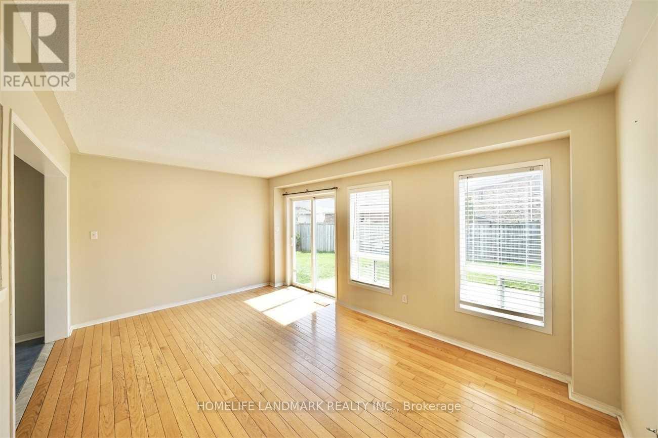 38 Sloan Drive, Milton, Ontario  L9T 5P7 - Photo 3 - W12525354