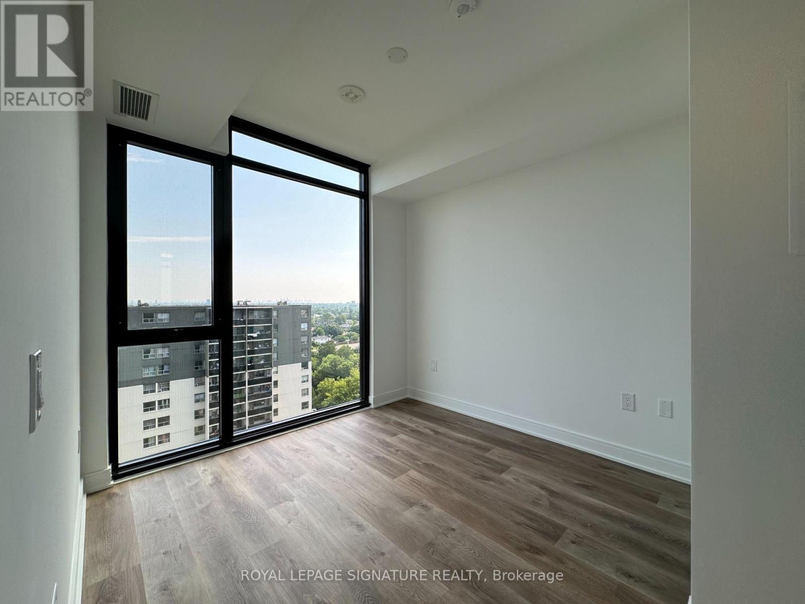 1110 - 86 Dundas Street, Mississauga, Ontario  L5A 1W4 - Photo 14 - W12525504