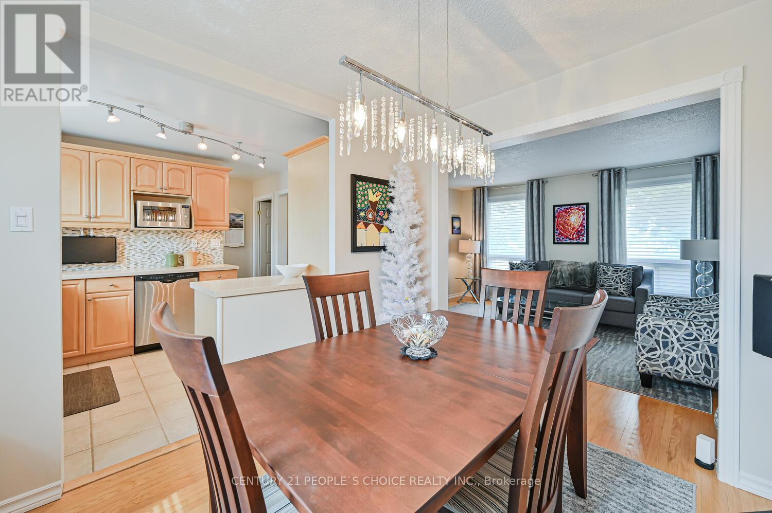 2 Fontaine Court, Brampton, Ontario  L6T 3J2 - Photo 14 - W12524770