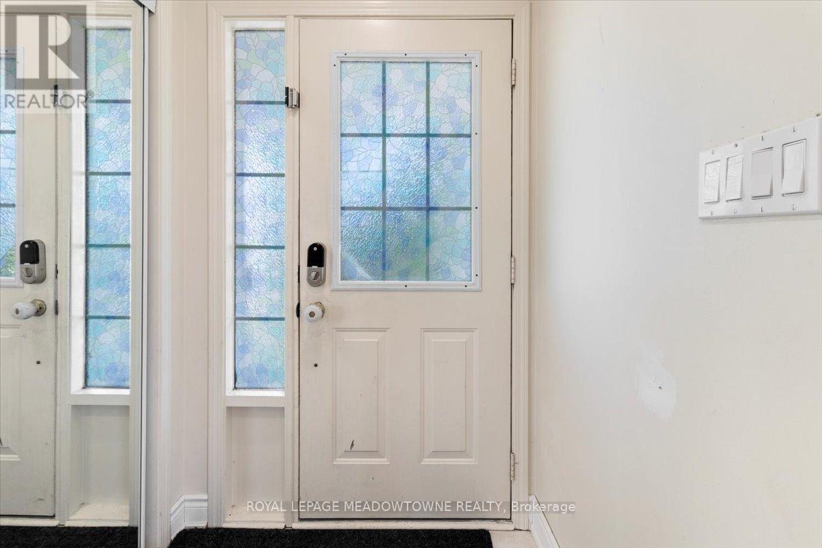 1677 Clark Boulevard, Milton, Ontario  L9T 5Z6 - Photo 4 - W12525372