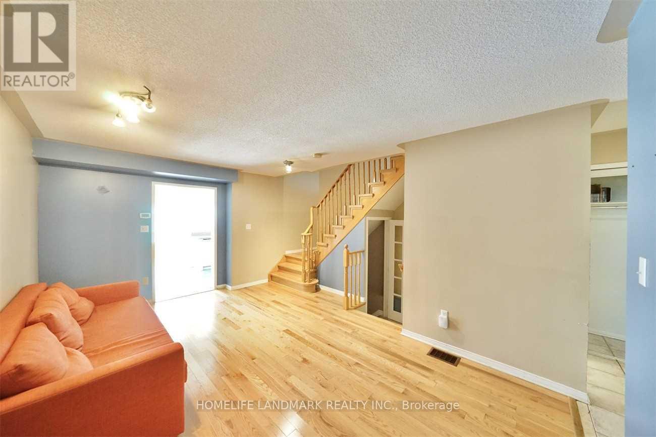 38 Sloan Drive, Milton, Ontario  L9T 5P7 - Photo 5 - W12525354