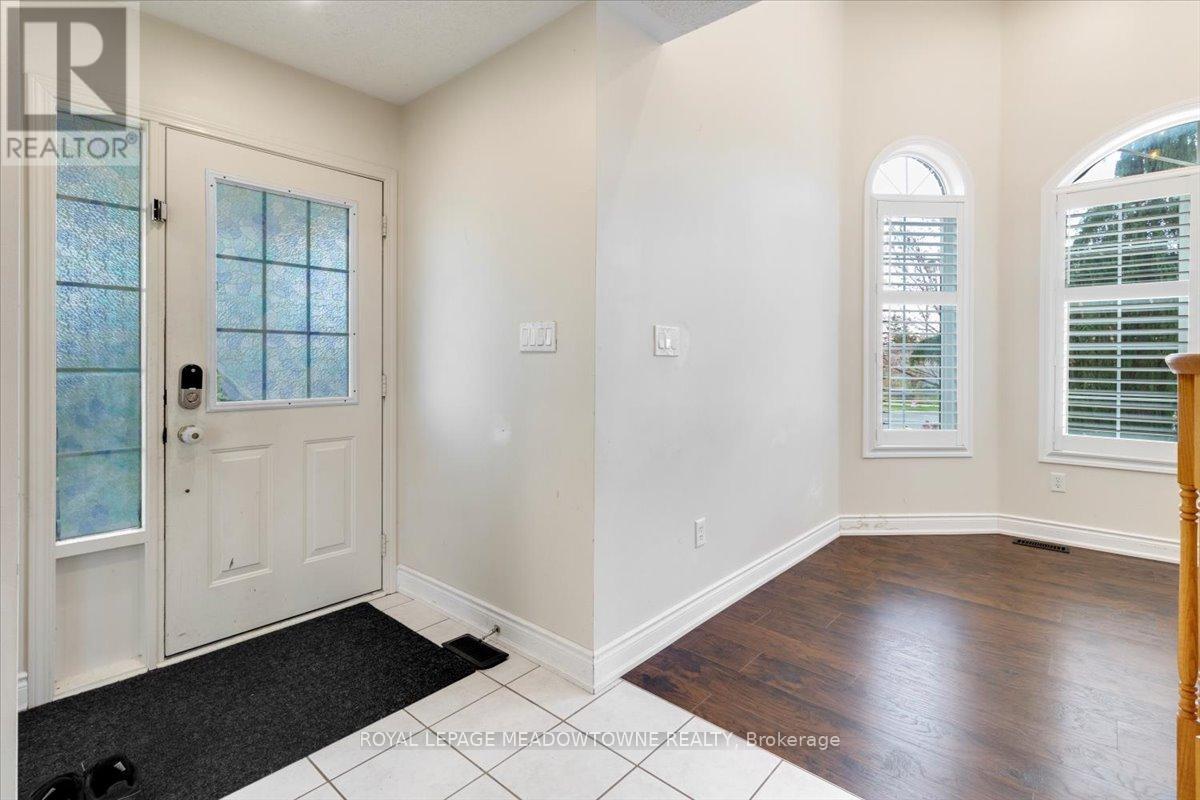 1677 Clark Boulevard, Milton, Ontario  L9T 5Z6 - Photo 5 - W12525372