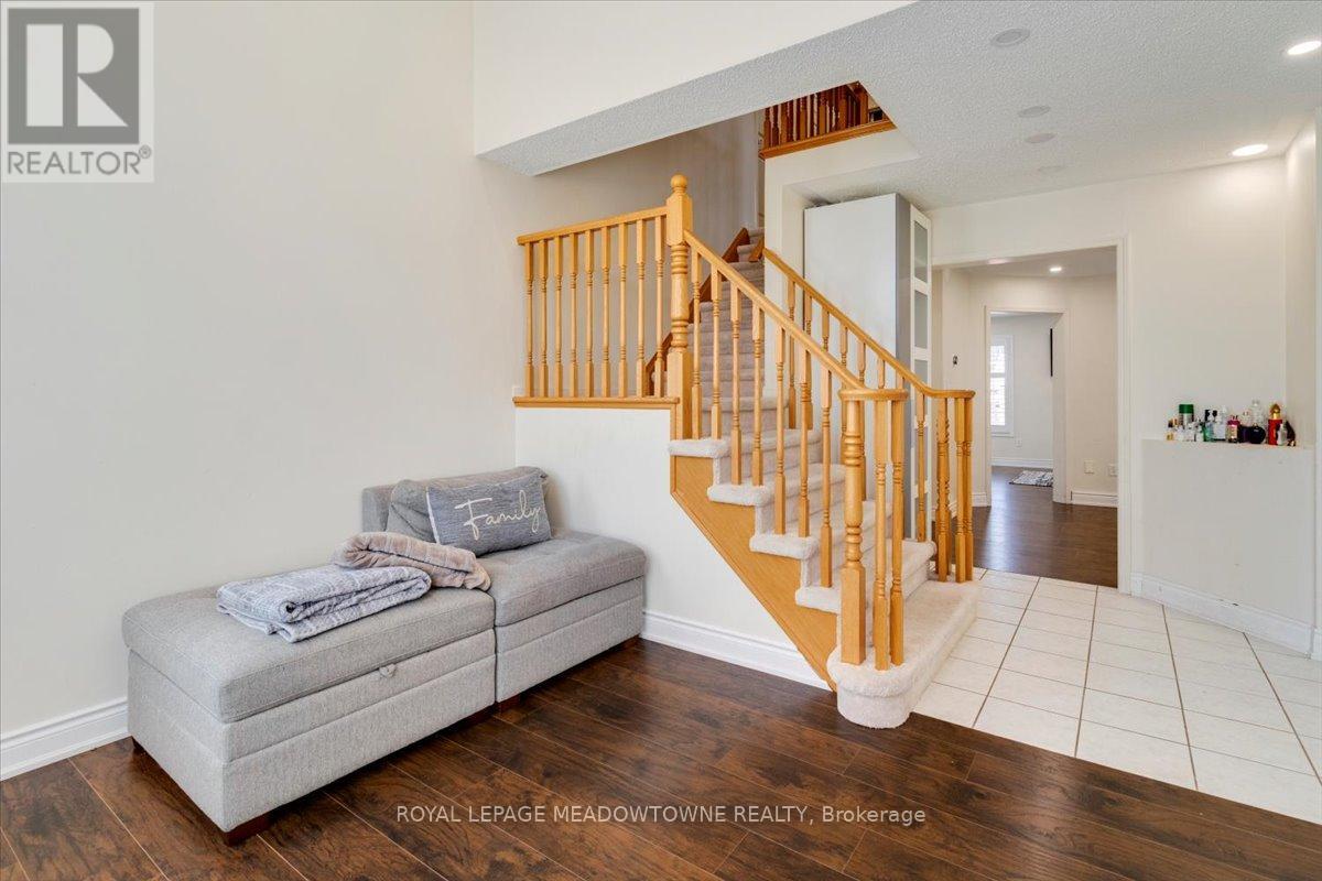 1677 Clark Boulevard, Milton, Ontario  L9T 5Z6 - Photo 6 - W12525372