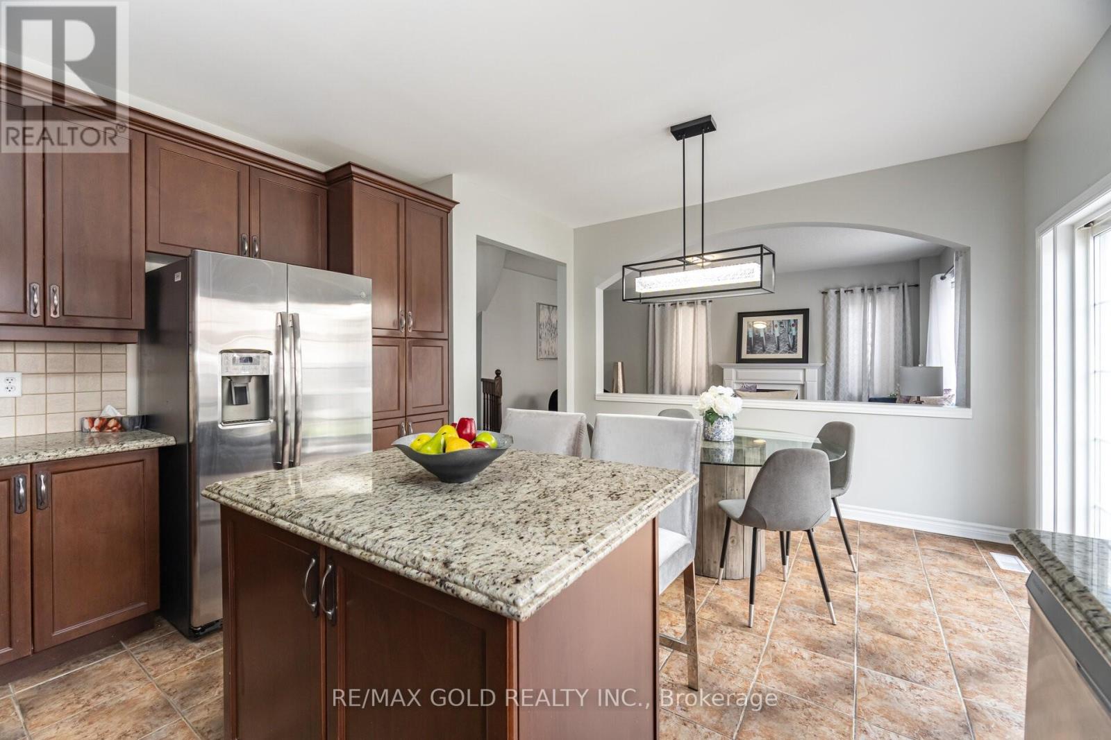 15 Oakhaven Road, Brampton, Ontario  L6P 2Y3 - Photo 9 - W12525492