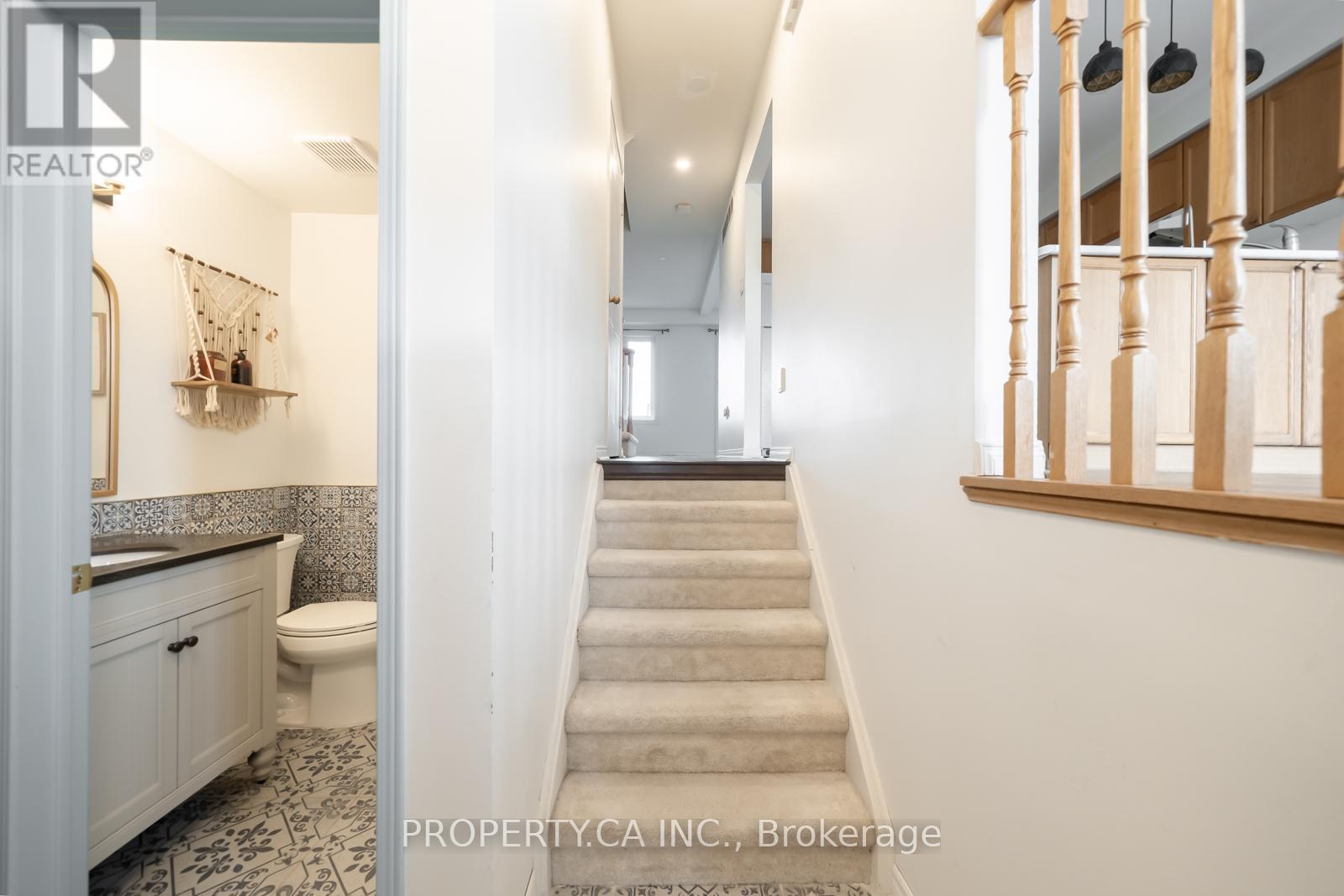 117 - 302 College Avenue W, Guelph, Ontario  N1G 4T6 - Photo 2 - X12525226