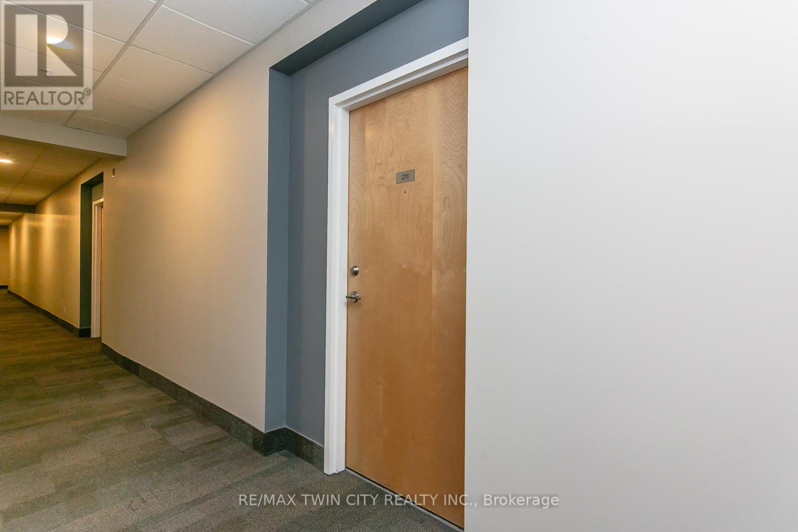 211 - 165 Duke Street E, Kitchener, Ontario  N2H 6T8 - Photo 10 - X12525336