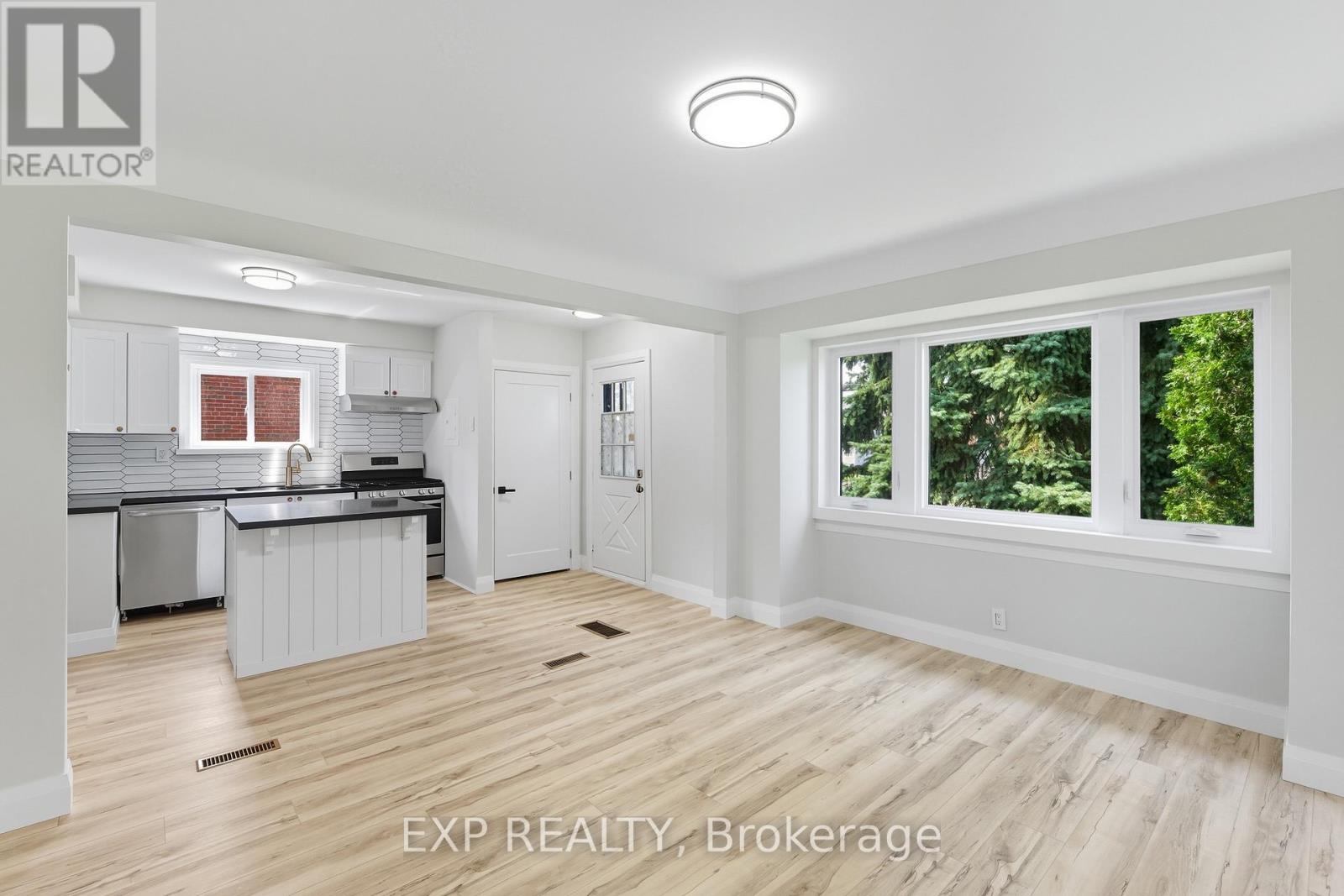 Upper - 397 East 28th Street, Hamilton, Ontario  L8V 3J9 - Photo 3 - X12525482