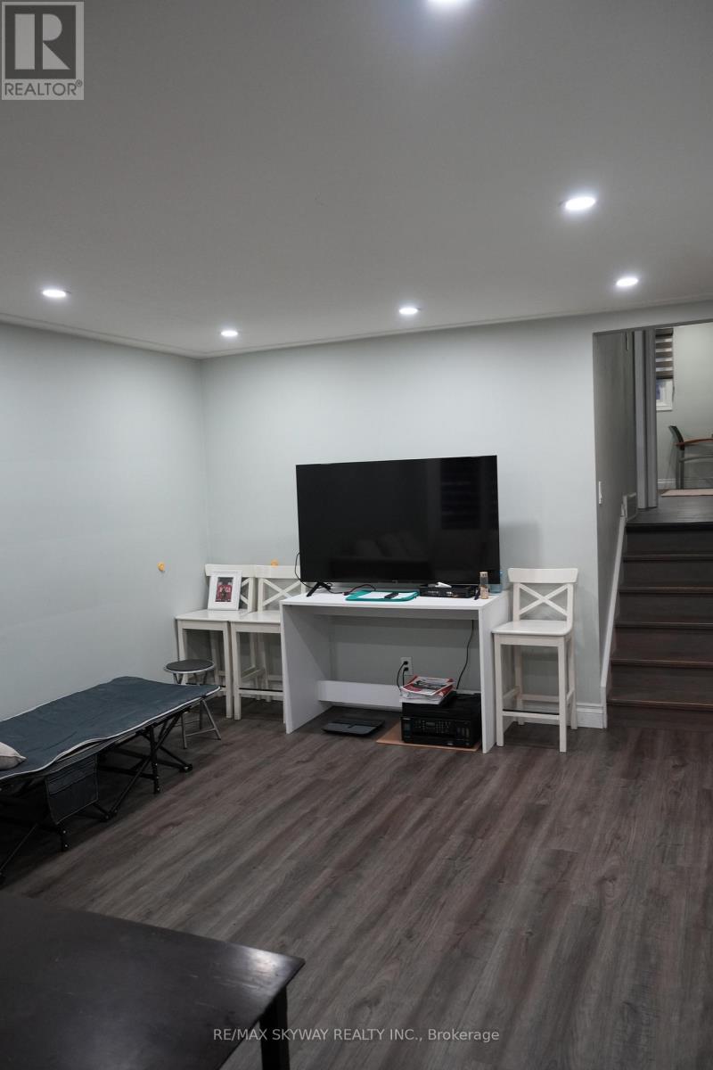 34 Appalachian Crescent, Kitchener, Ontario  N2E 1A3 - Photo 4 - X12525488