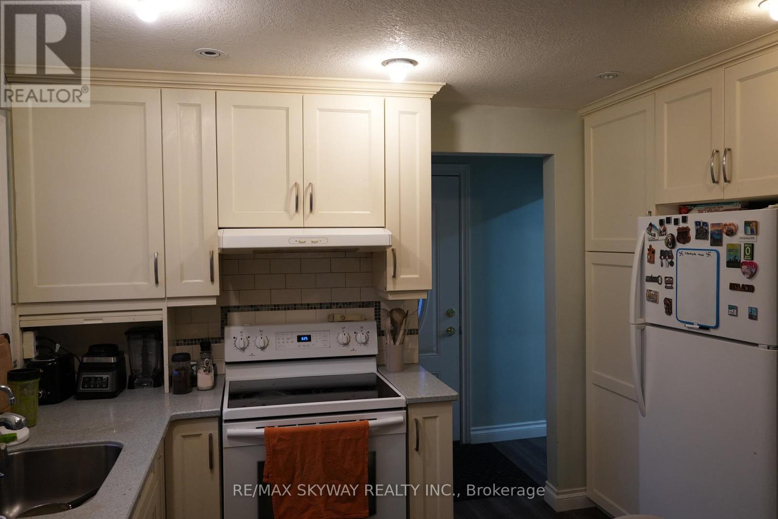 34 Appalachian Crescent, Kitchener, Ontario  N2E 1A3 - Photo 12 - X12525488