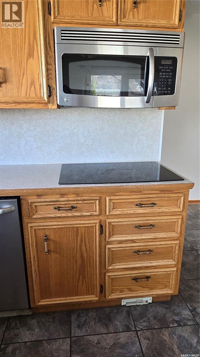 602 Boscurvis Avenue, Oxbow, Saskatchewan  S0C 2B0 - Photo 10 - SK023642