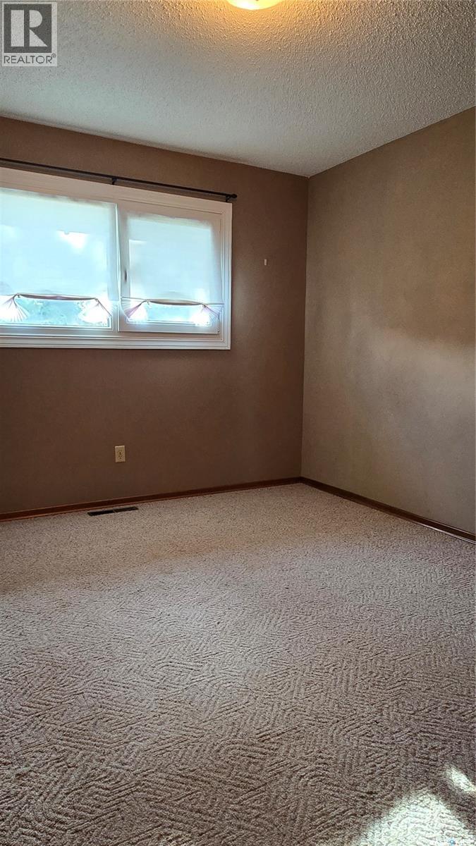 602 Boscurvis Avenue, Oxbow, Saskatchewan  S0C 2B0 - Photo 17 - SK023642