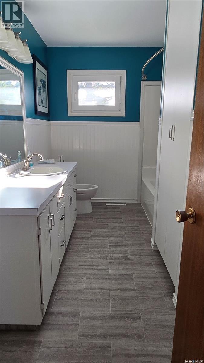 602 Boscurvis Avenue, Oxbow, Saskatchewan  S0C 2B0 - Photo 15 - SK023642