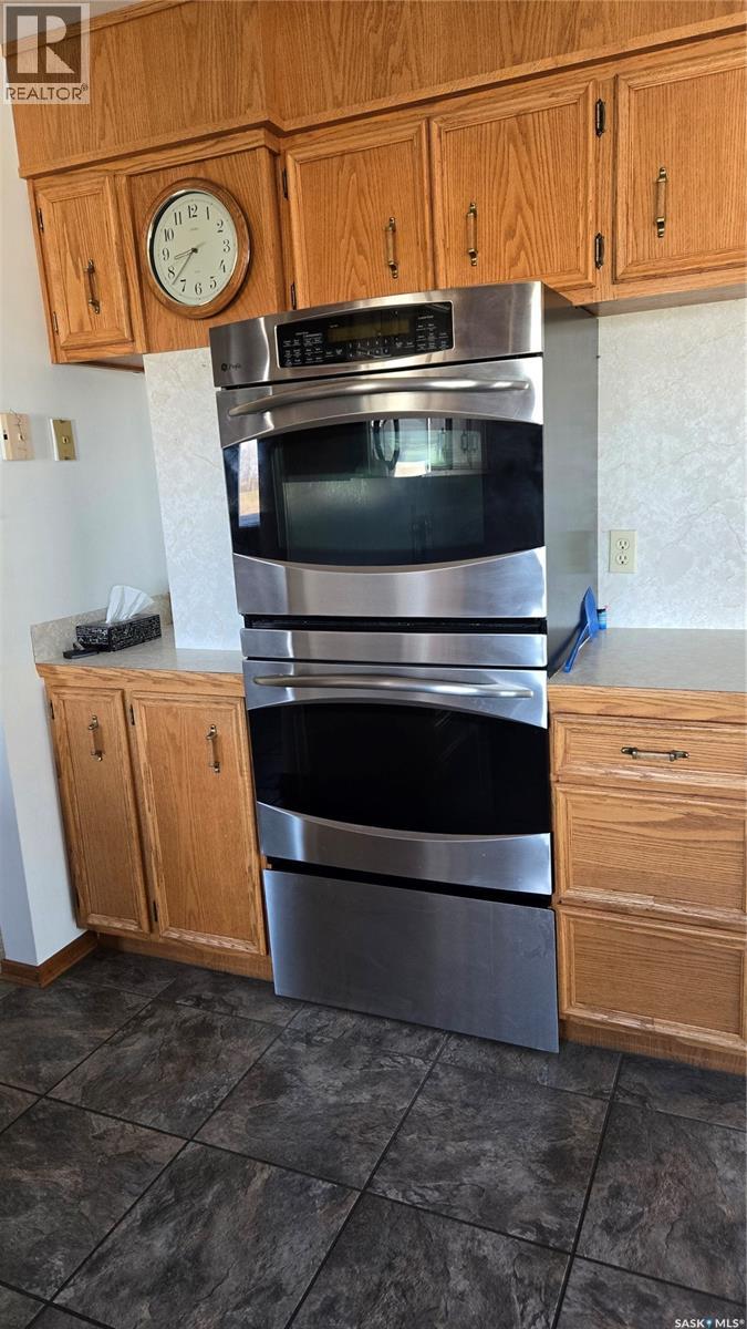 602 Boscurvis Avenue, Oxbow, Saskatchewan  S0C 2B0 - Photo 9 - SK023642