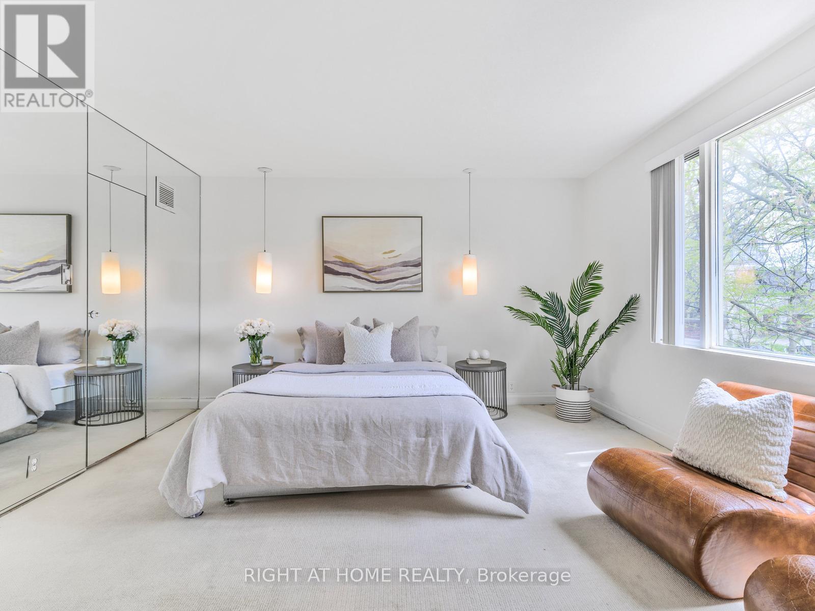 192 Old Forest Hill Road, Toronto, Ontario  M6C 2G9 - Photo 13 - C12527458