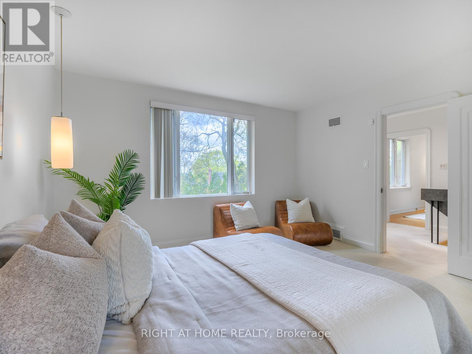 192 Old Forest Hill Road, Toronto, Ontario  M6C 2G9 - Photo 15 - C12527458