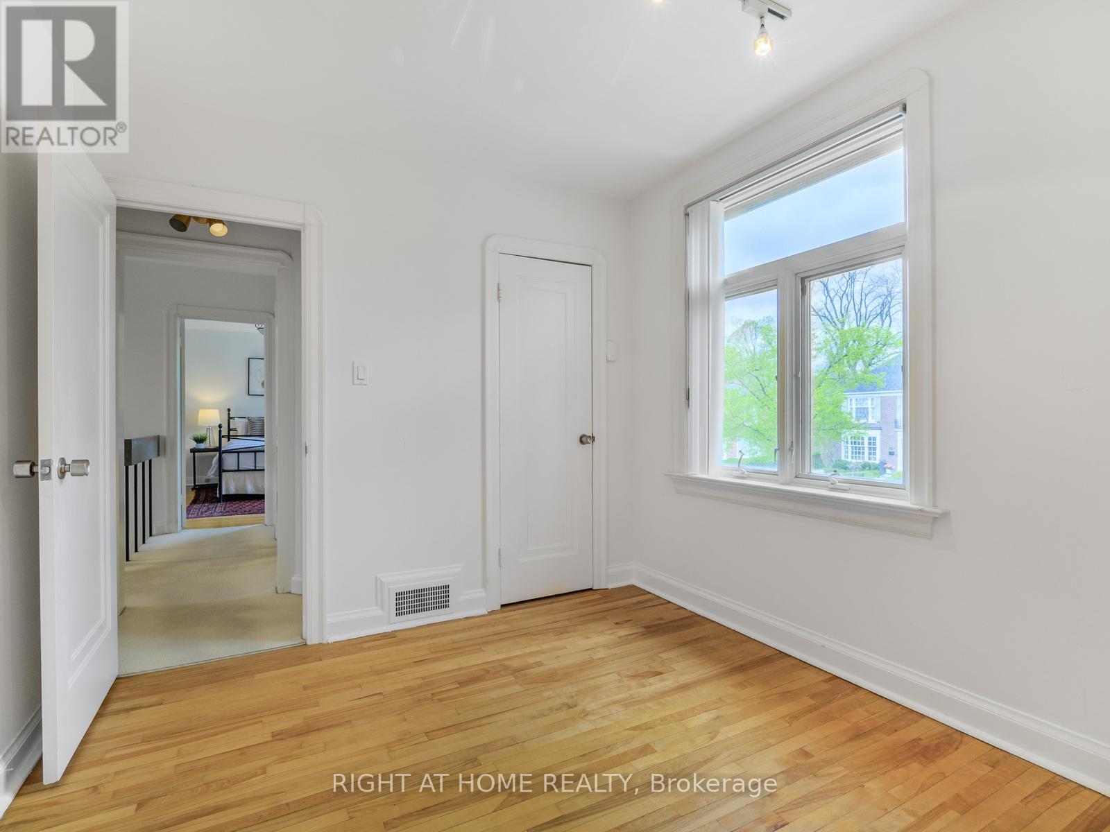 192 Old Forest Hill Road, Toronto, Ontario  M6C 2G9 - Photo 17 - C12527458