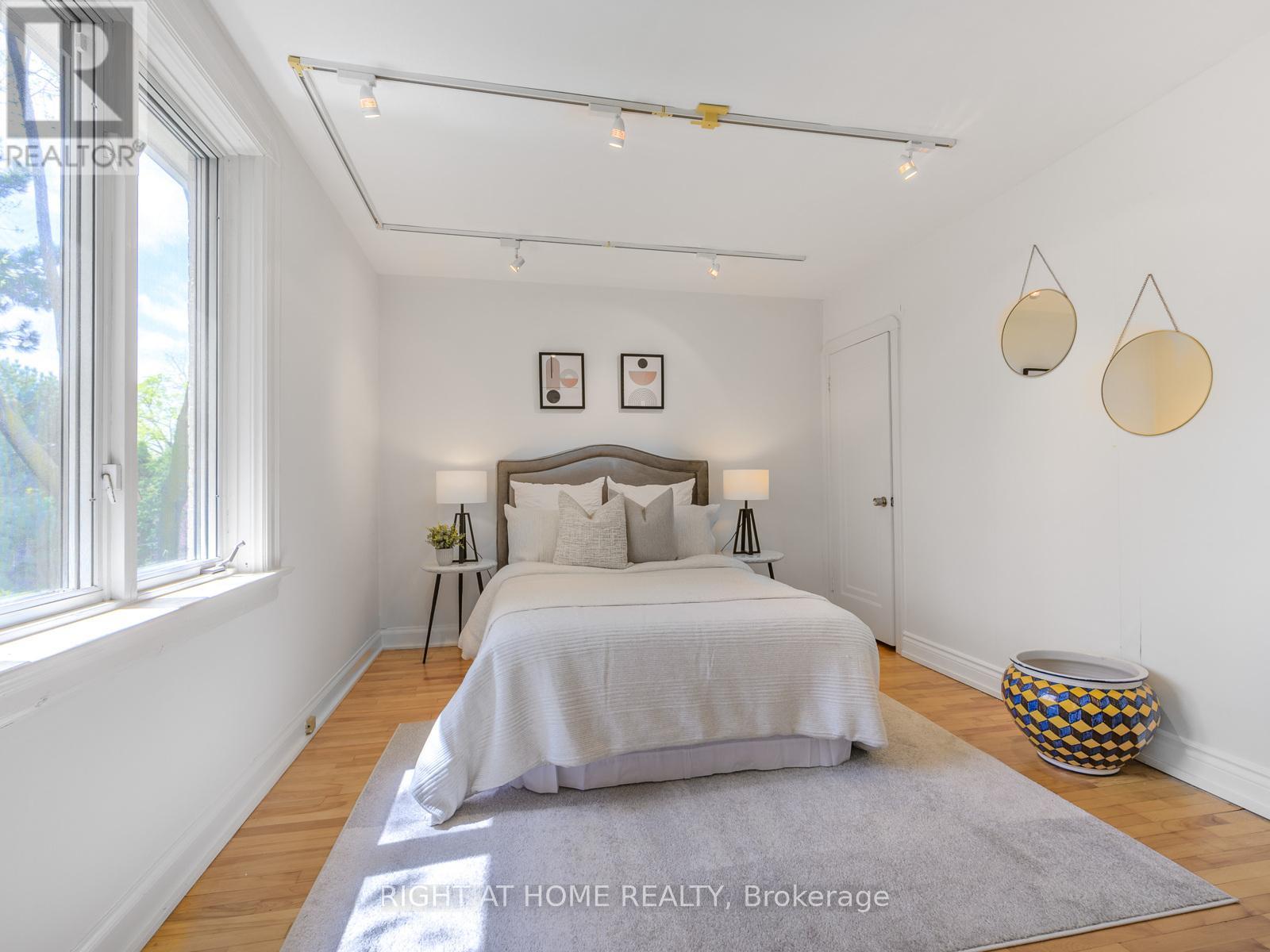 192 Old Forest Hill Road, Toronto, Ontario  M6C 2G9 - Photo 19 - C12527458