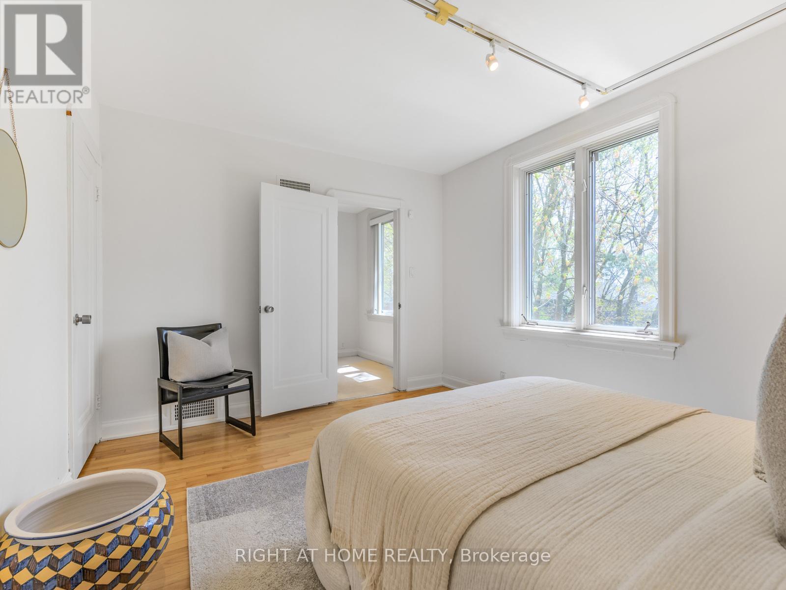 192 Old Forest Hill Road, Toronto, Ontario  M6C 2G9 - Photo 20 - C12527458