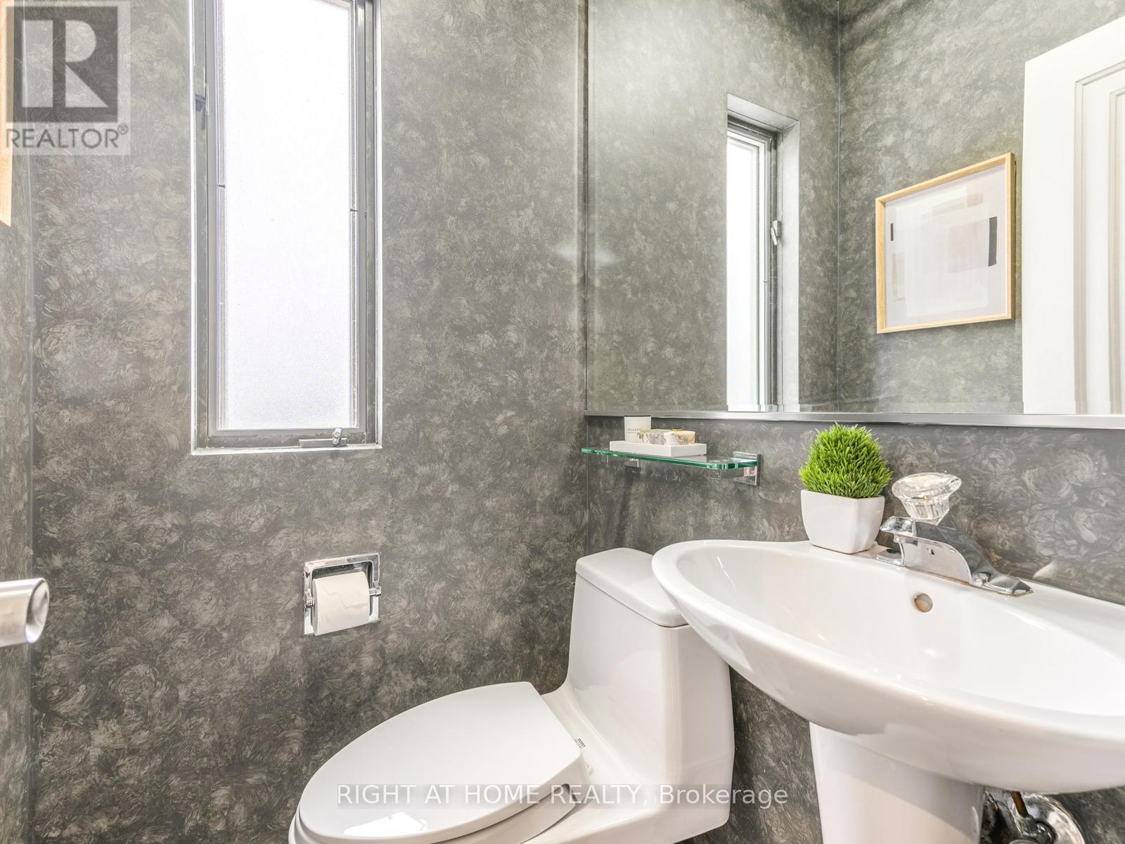 192 Old Forest Hill Road, Toronto, Ontario  M6C 2G9 - Photo 21 - C12527458