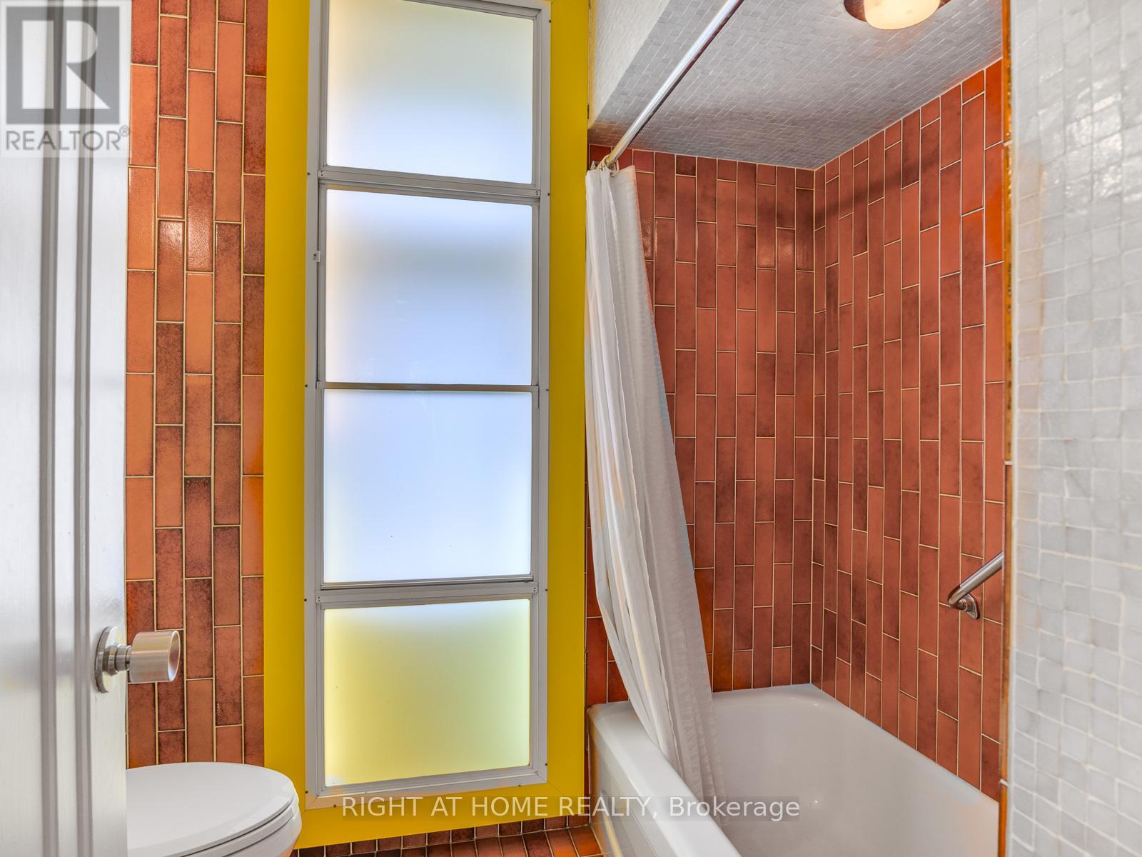 192 Old Forest Hill Road, Toronto, Ontario  M6C 2G9 - Photo 22 - C12527458