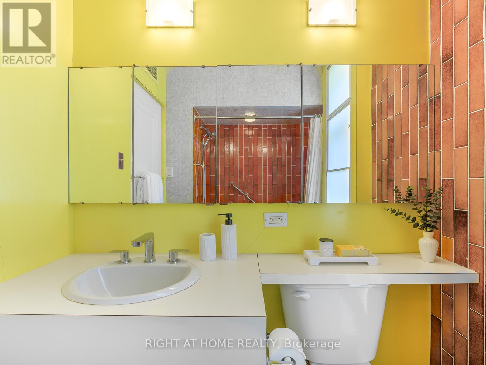 192 Old Forest Hill Road, Toronto, Ontario  M6C 2G9 - Photo 23 - C12527458