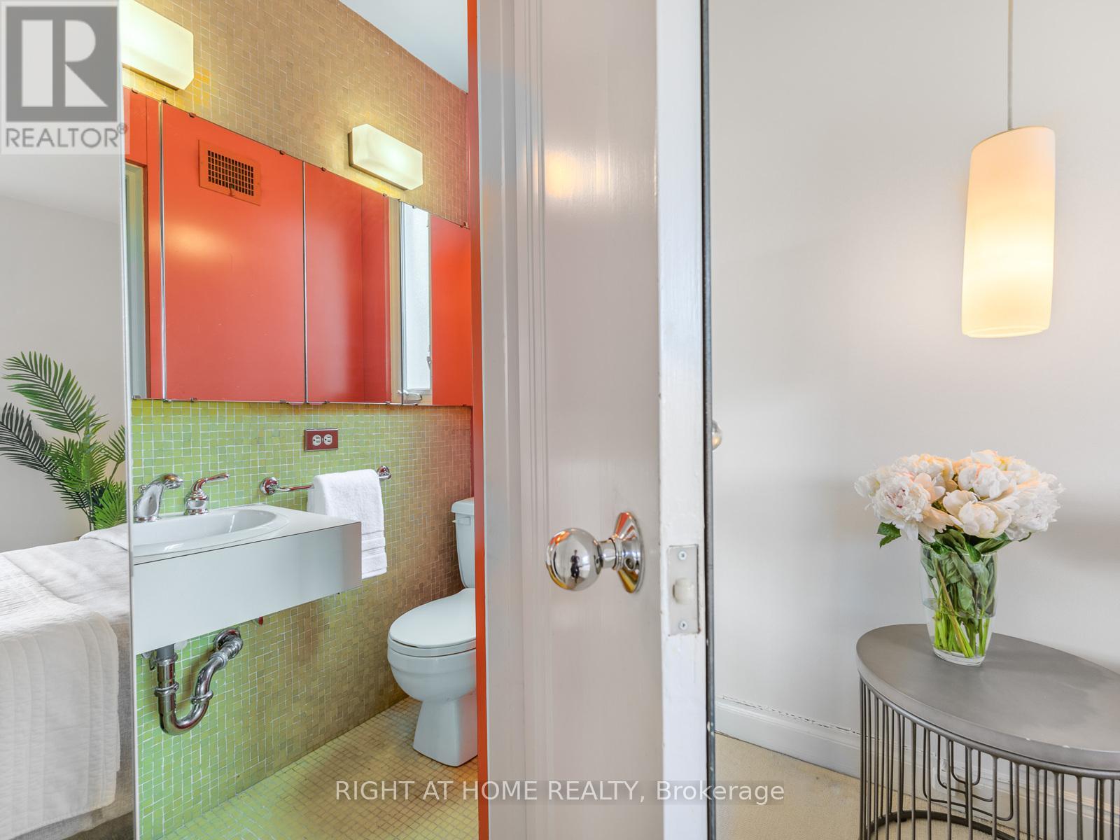 192 Old Forest Hill Road, Toronto, Ontario  M6C 2G9 - Photo 24 - C12527458