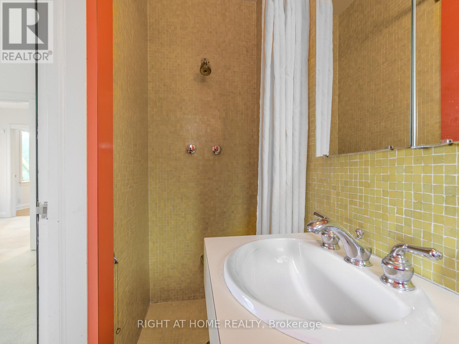 192 Old Forest Hill Road, Toronto, Ontario  M6C 2G9 - Photo 25 - C12527458