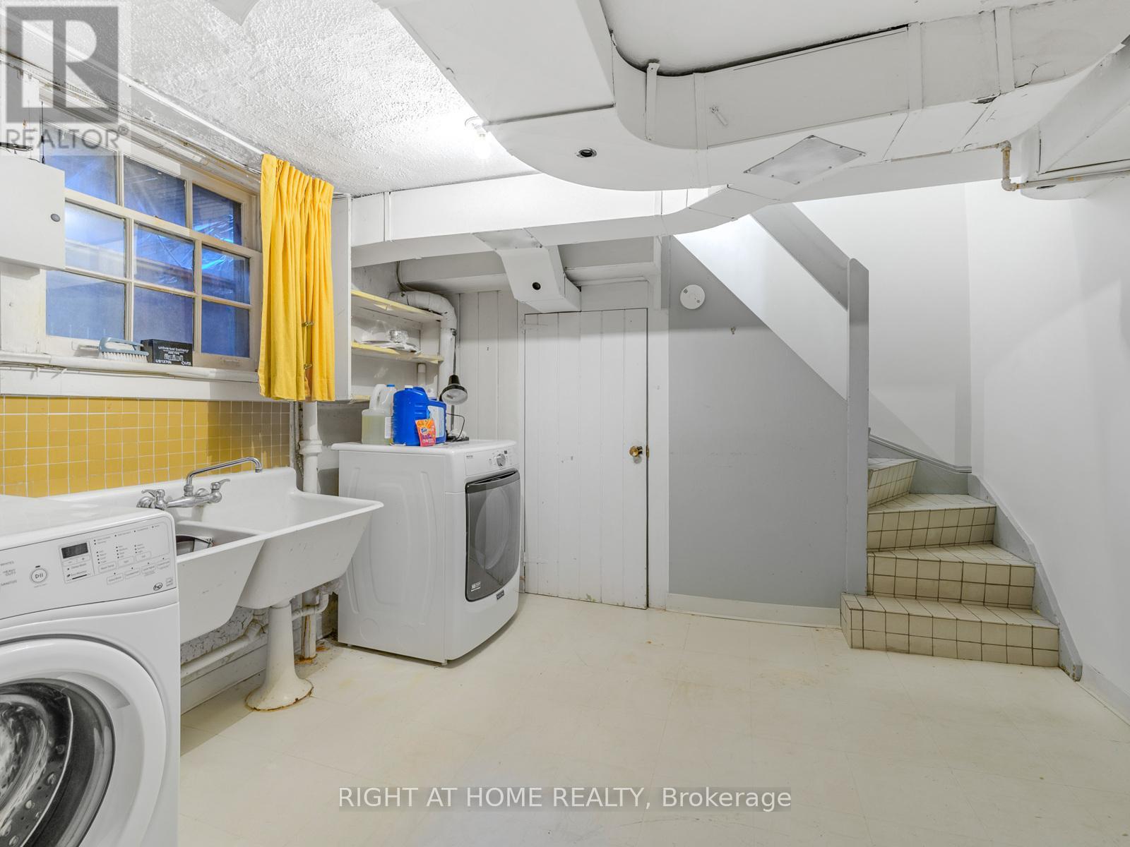 192 Old Forest Hill Road, Toronto, Ontario  M6C 2G9 - Photo 38 - C12527458