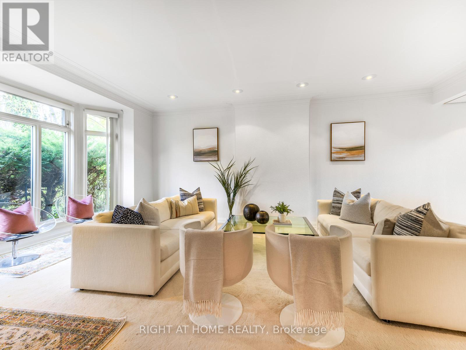 192 Old Forest Hill Road, Toronto, Ontario  M6C 2G9 - Photo 4 - C12527458