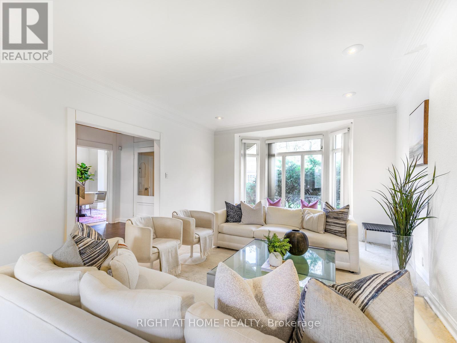 192 Old Forest Hill Road, Toronto, Ontario  M6C 2G9 - Photo 6 - C12527458