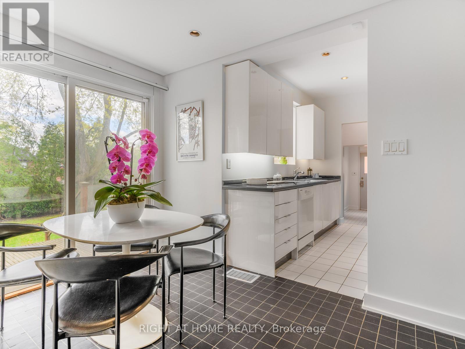 192 Old Forest Hill Road, Toronto, Ontario  M6C 2G9 - Photo 7 - C12527458