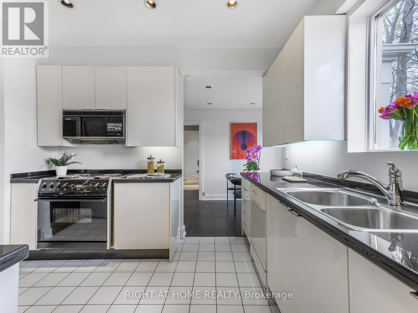 192 Old Forest Hill Road, Toronto, Ontario  M6C 2G9 - Photo 9 - C12527458