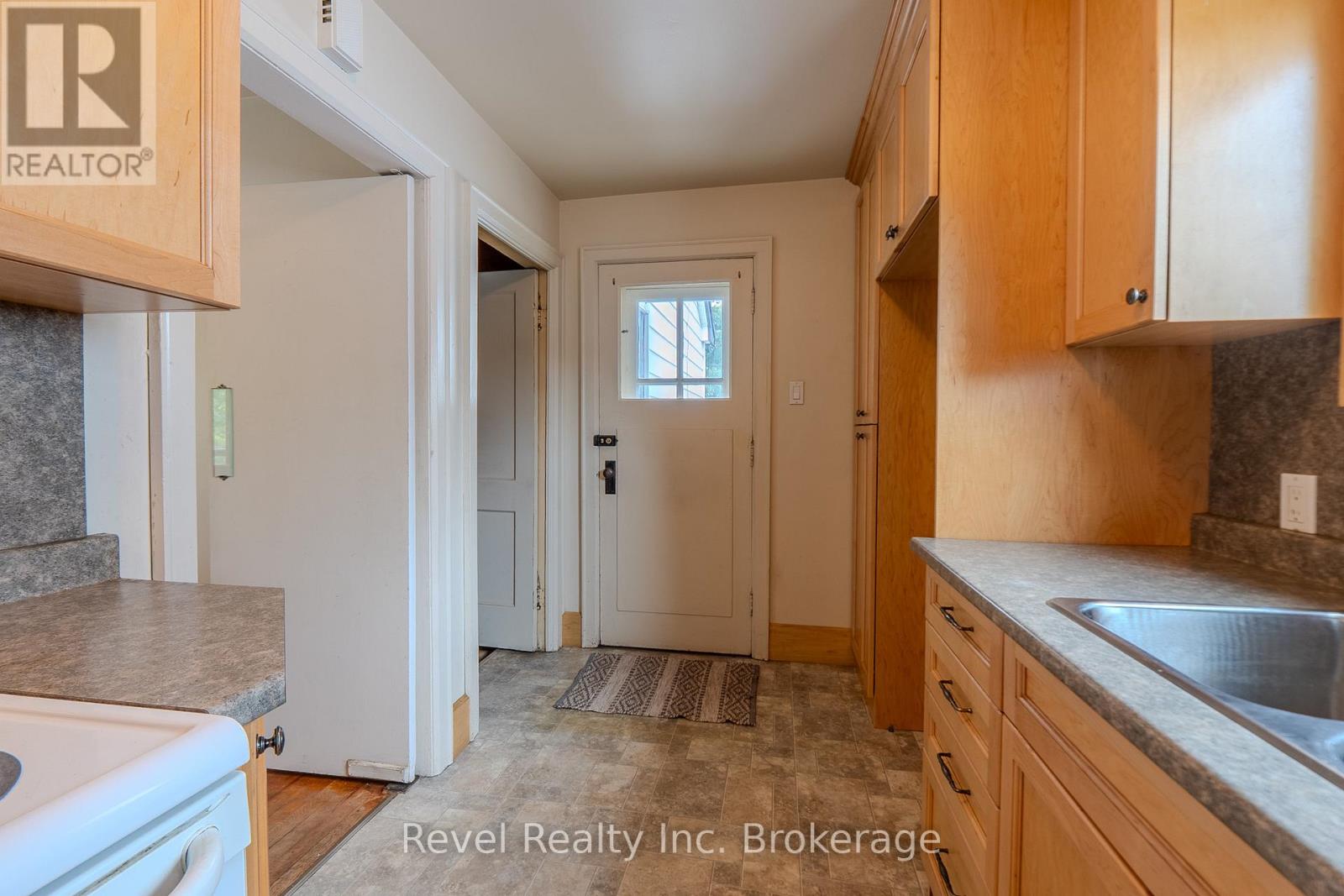 707 Bloem Street, North Bay, Ontario P1B 4Z5 - Photo 6 - X12527508