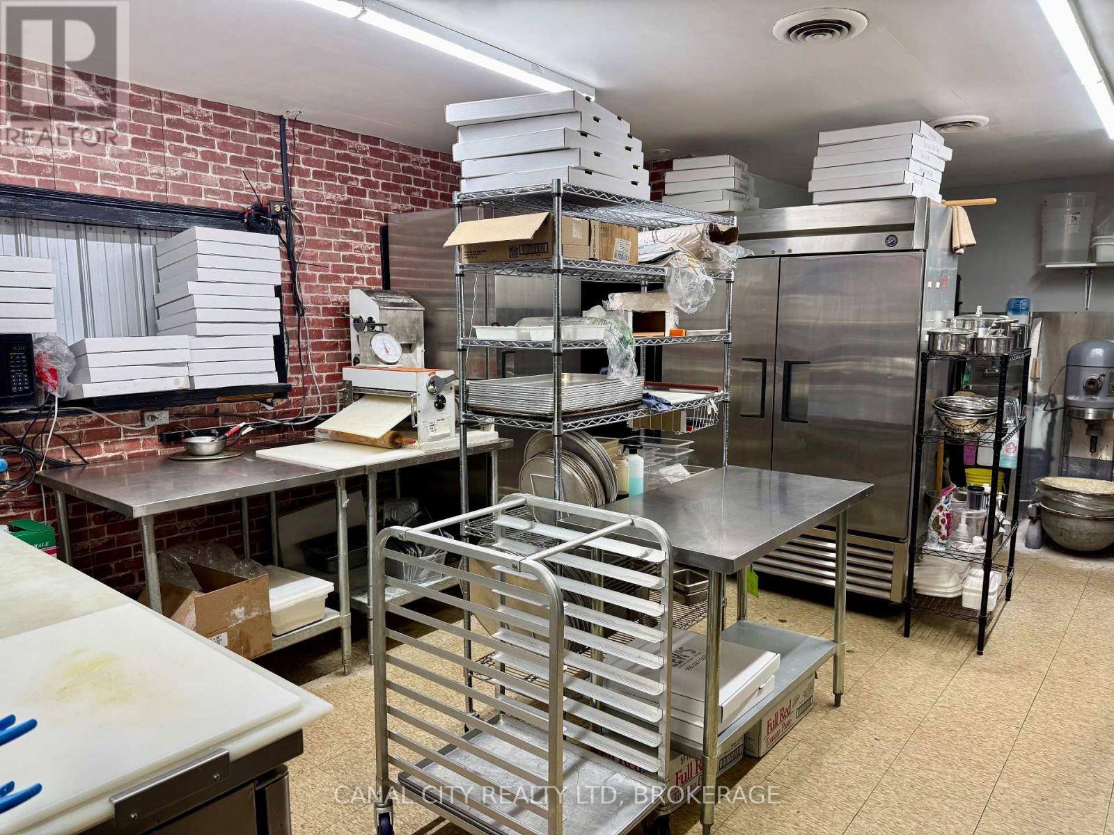 32 Front Street N, Thorold, Ontario  L2V 1X5 - Photo 11 - X12522506