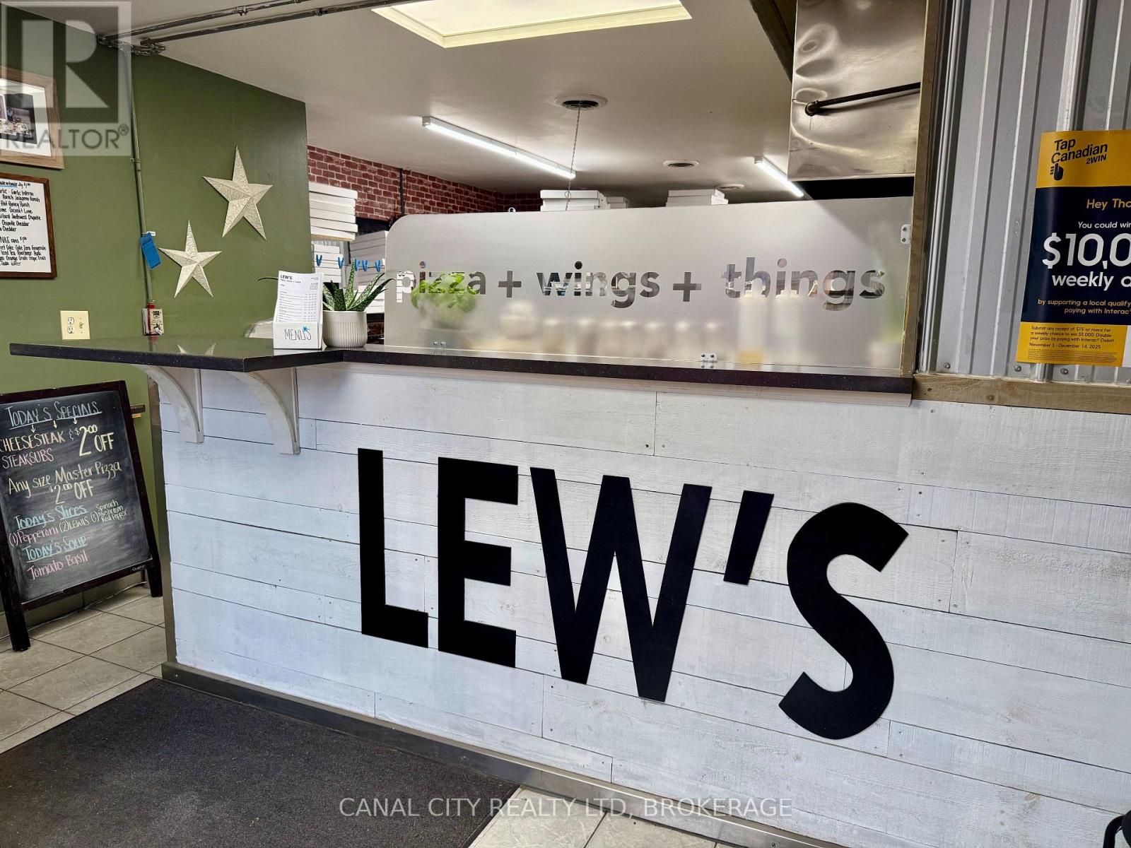 32 Front Street N, Thorold, Ontario  L2V 1X5 - Photo 2 - X12522506