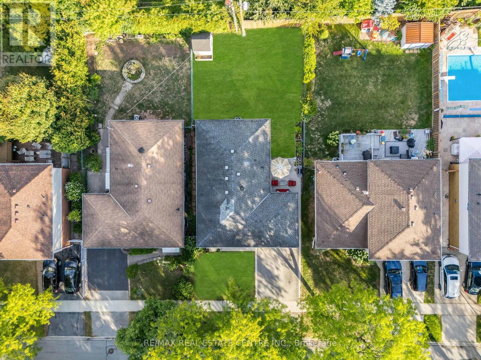 741 Mullin Way, Burlington, Ontario  L7L 4J8 - Photo 4 - W12527432