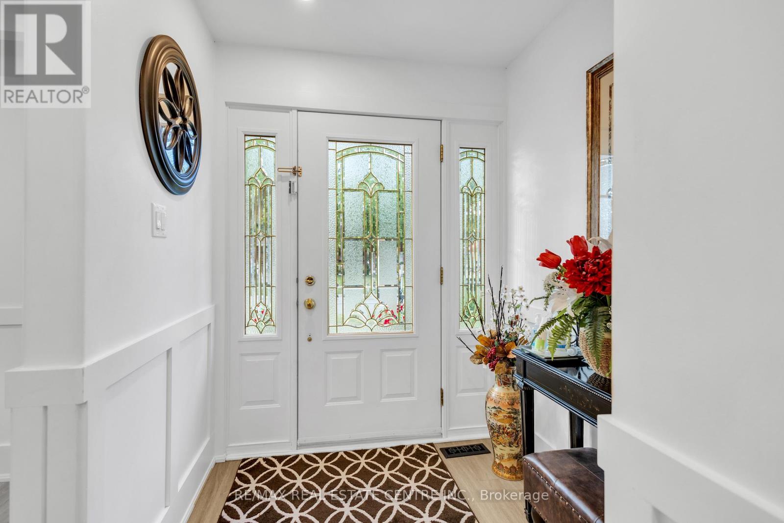 741 Mullin Way, Burlington, Ontario  L7L 4J8 - Photo 5 - W12527432