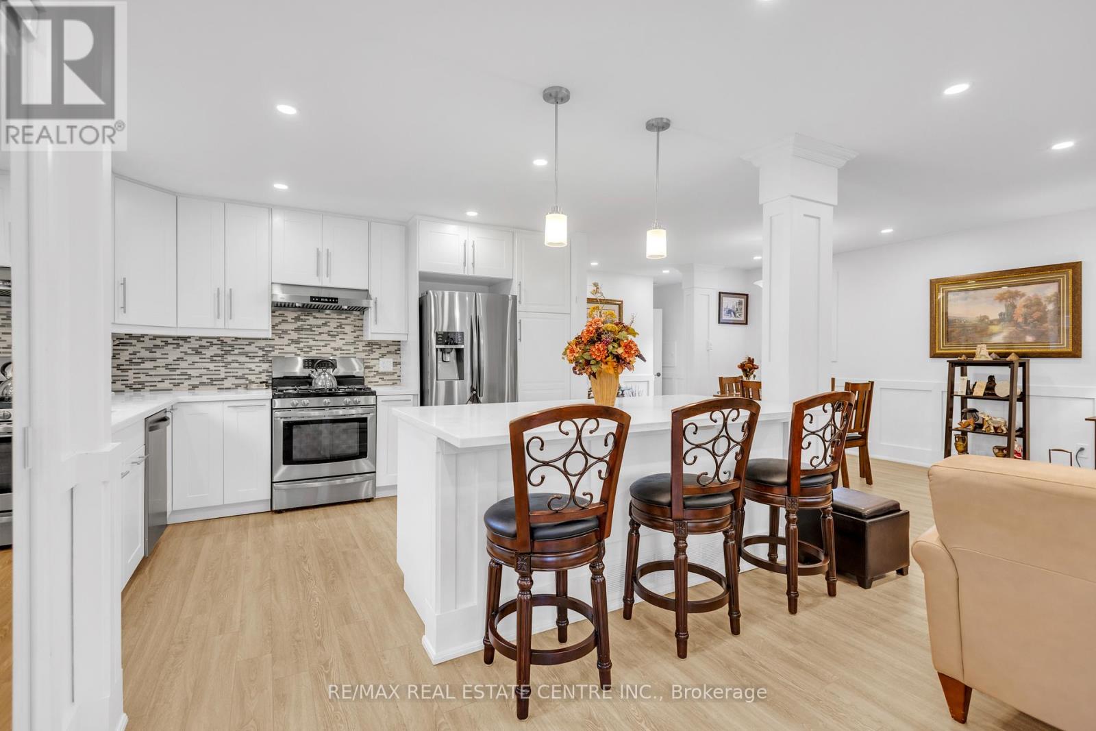 741 Mullin Way, Burlington, Ontario  L7L 4J8 - Photo 7 - W12527432