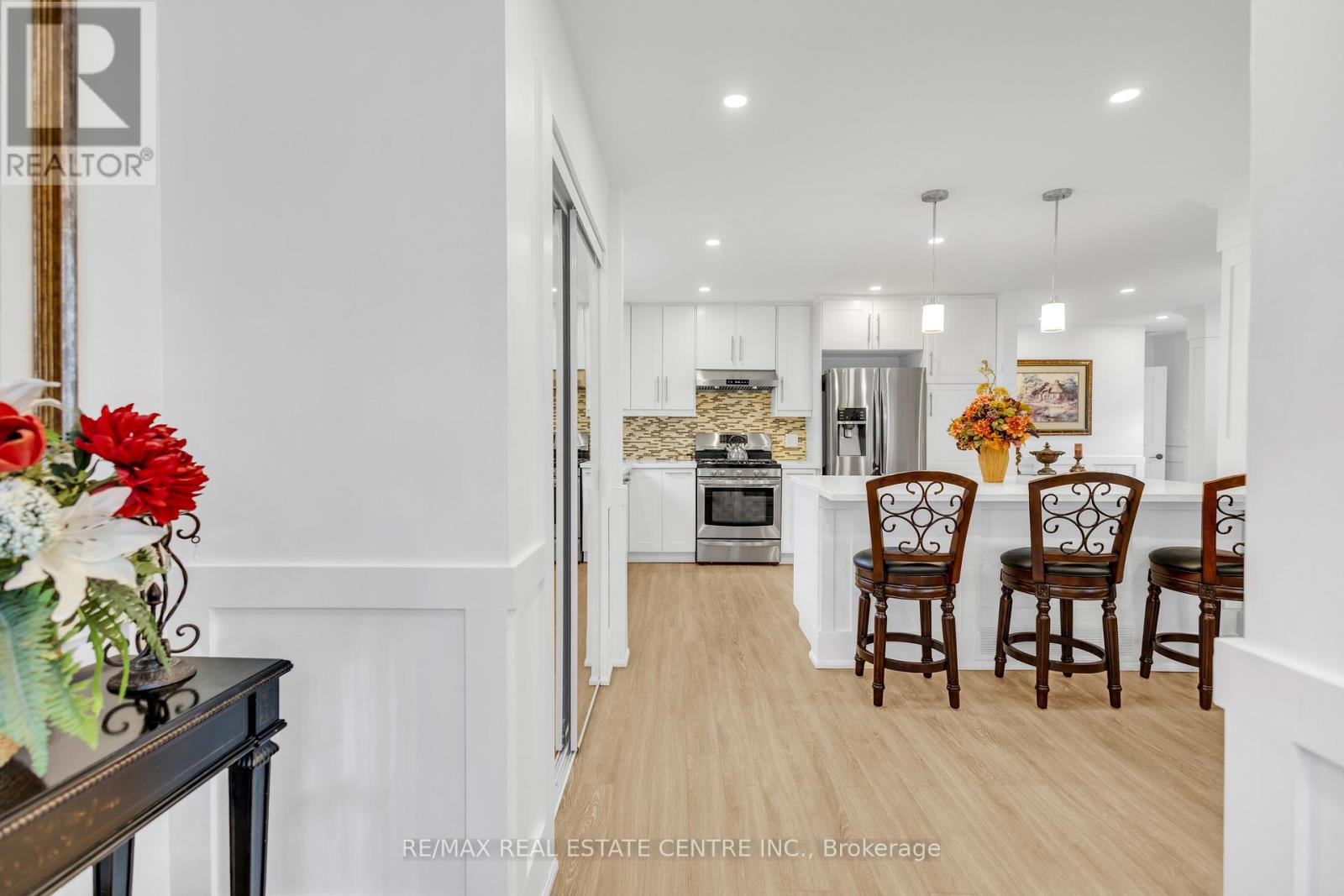 741 Mullin Way, Burlington, Ontario  L7L 4J8 - Photo 8 - W12527432