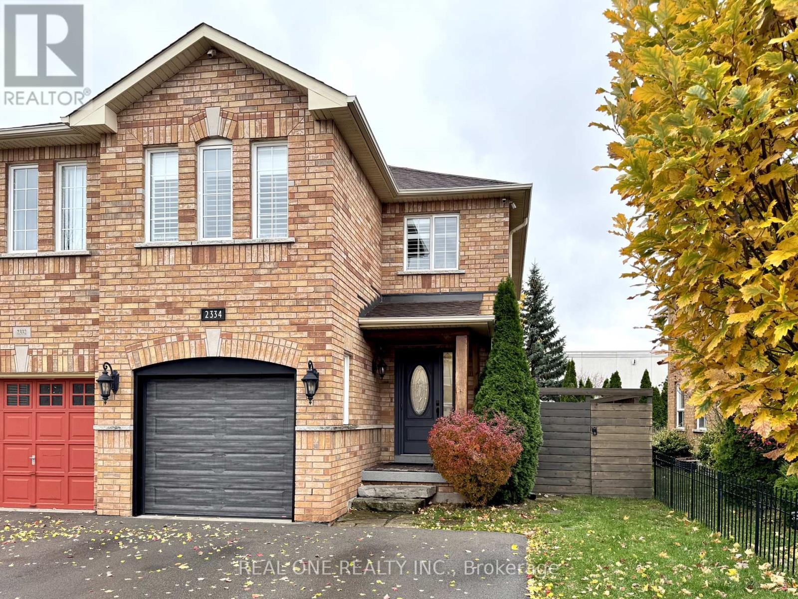 2334 Newcastle Crescent, Oakville, Ontario  L6M 4P6 - Photo 2 - W12527448