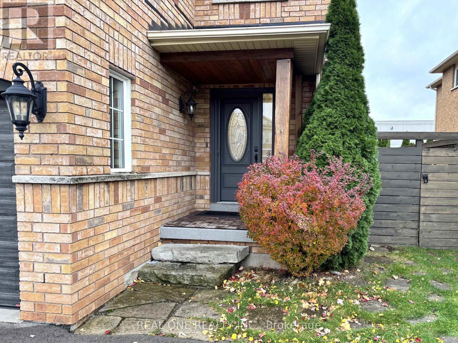 2334 Newcastle Crescent, Oakville, Ontario  L6M 4P6 - Photo 3 - W12527448