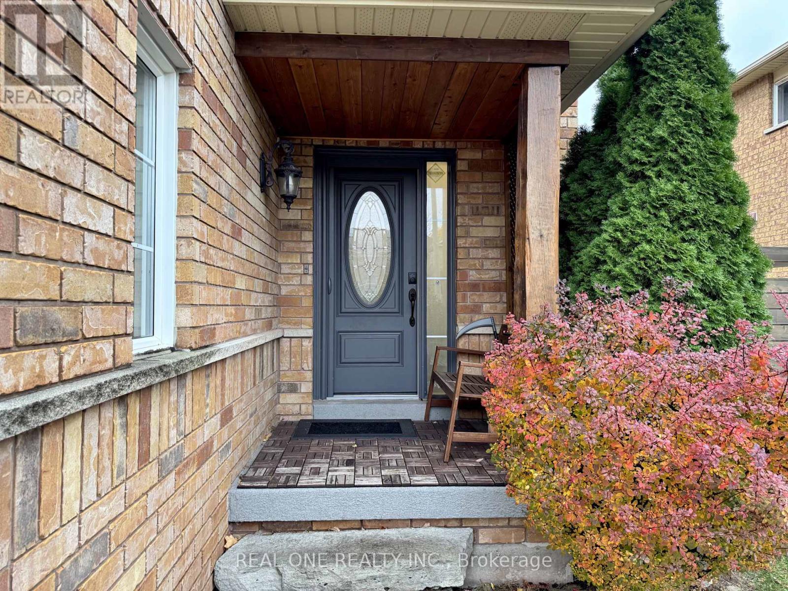 2334 Newcastle Crescent, Oakville, Ontario  L6M 4P6 - Photo 4 - W12527448