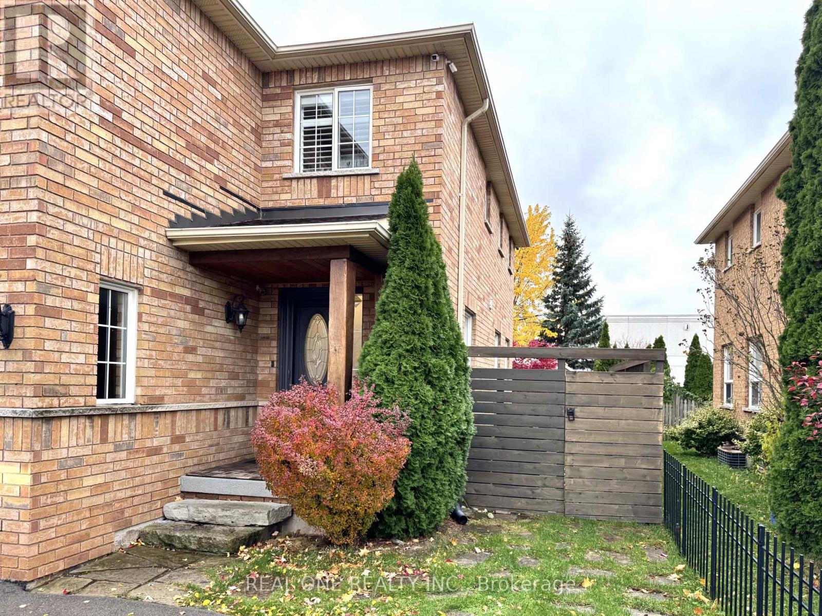 2334 Newcastle Crescent, Oakville, Ontario  L6M 4P6 - Photo 5 - W12527448