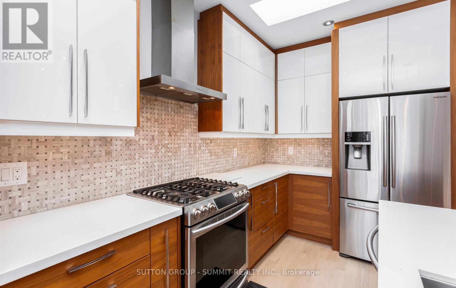 1050 Caven Street, Mississauga, Ontario  L5G 4J4 - Photo 3 - W12527466