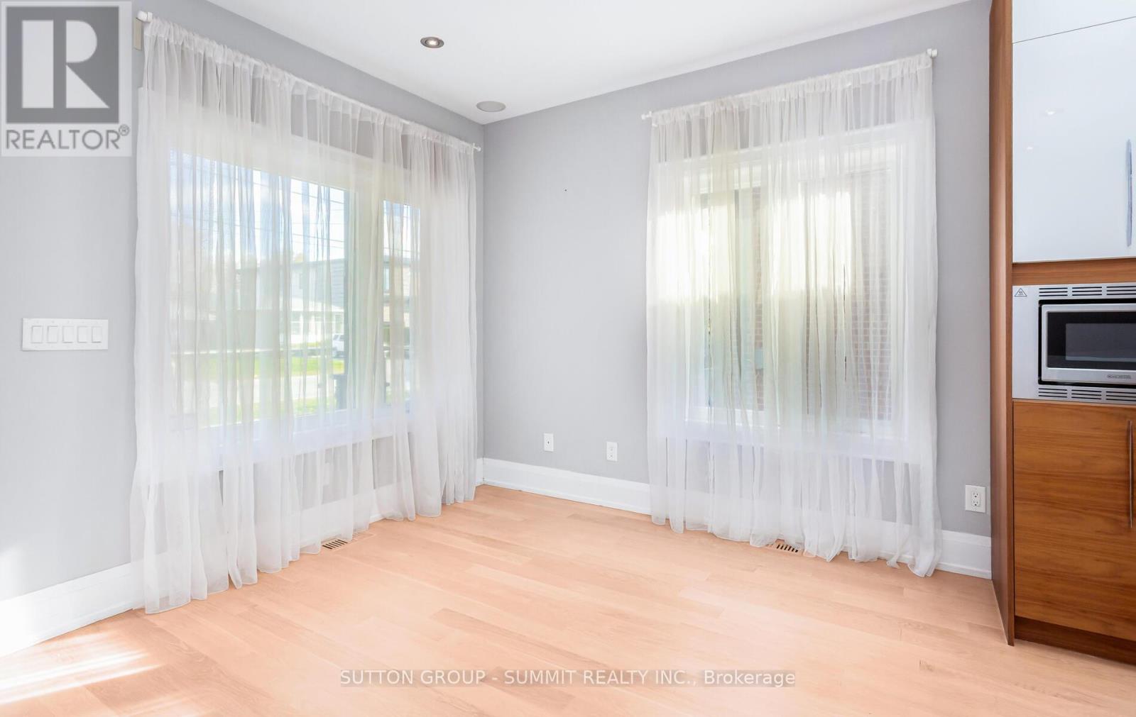 1050 Caven Street, Mississauga, Ontario  L5G 4J4 - Photo 7 - W12527466