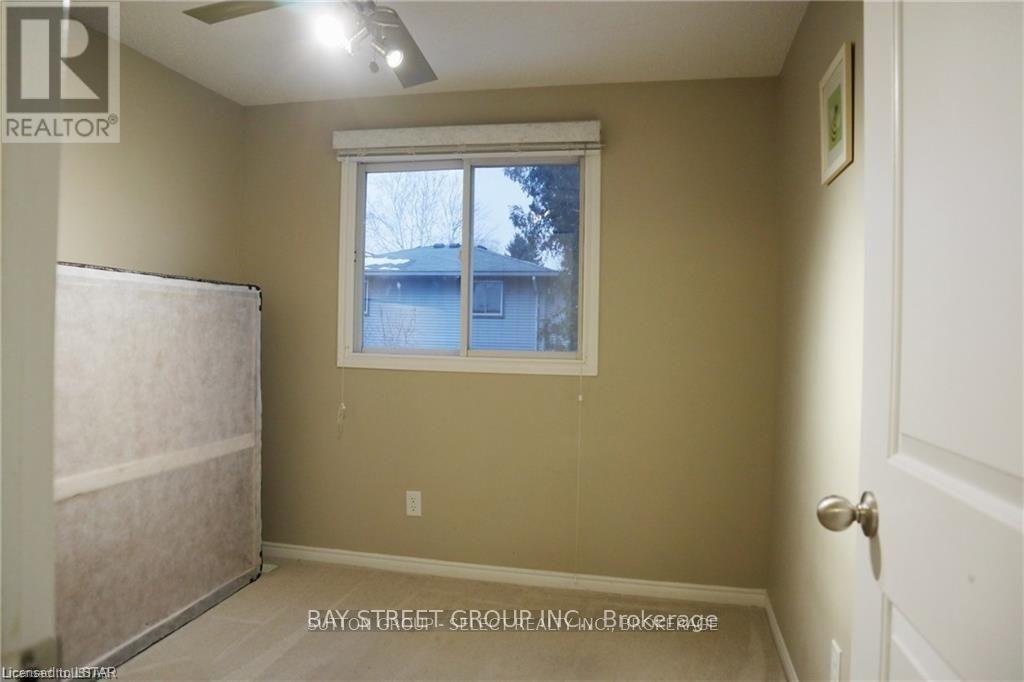 135 Walmer Gardens, London North, Ontario  N6G 4H2 - Photo 11 - X12527438